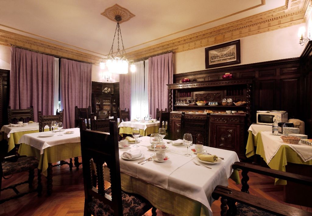 Palacio Arias Navia Restoran gambar