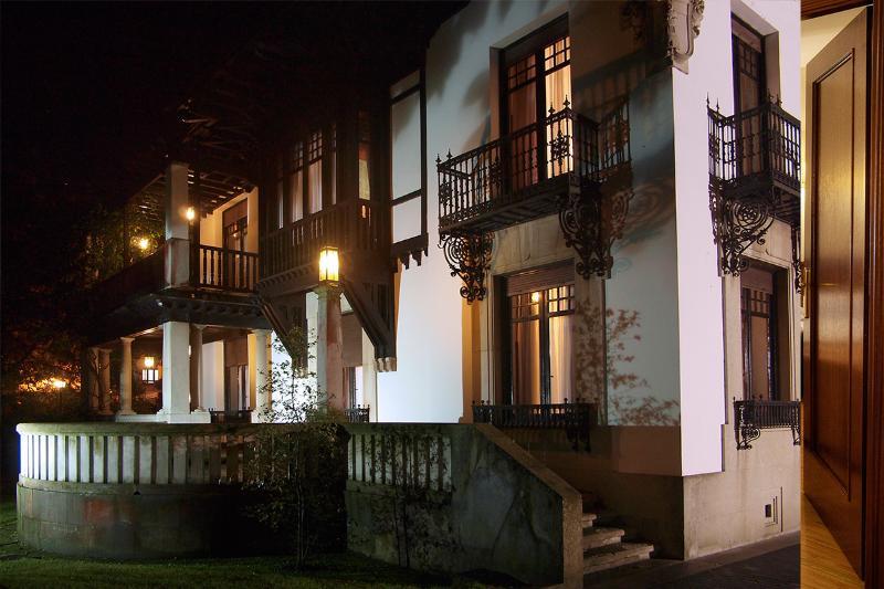 Palacio Arias Navia Luaran gambar